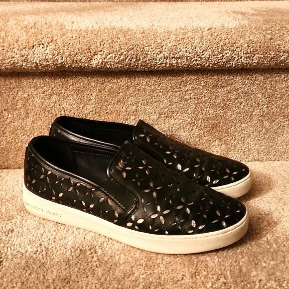 Michael Kors Women's Black Leather Slip-on Shoes w/ Laser Cutouts Size 8.5 - Picture 1 of 11